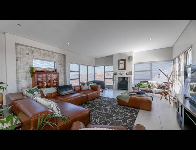 6 BEDROOM HOUSE FOR SALE IN MYBURGH PARK